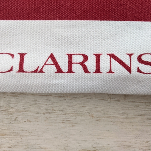 LIKE NEW! CLARINS Christmas 🎄 Theme Makeup Bag - Picture 3 of 13